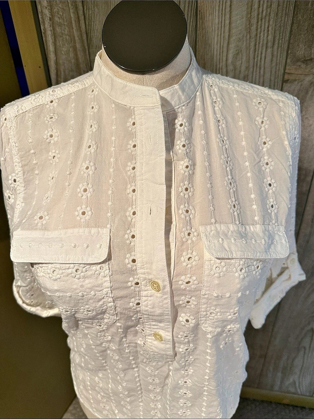 LOFT Eyelet Floral Button Down Shirt in White Size Medium